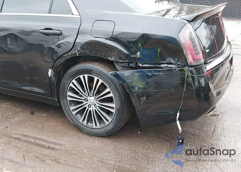 2012 Chrysler 300 S V8 z USA, uszkodzony, nr VIN 2C3CCAJT1CH163893